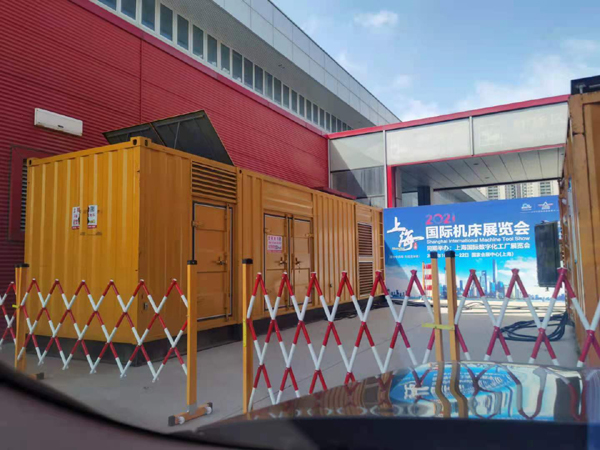 桑日出租发电机-柴油发电机和汽油发电机哪个更好一些?