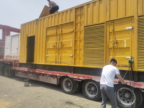 桑日除了负载情况和发动机维护,还有哪些因素会影响 200kw 柴油发电机的油耗?