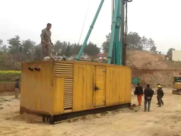 桑日如何判断水冷式机油散热器密封件是否需要更换？